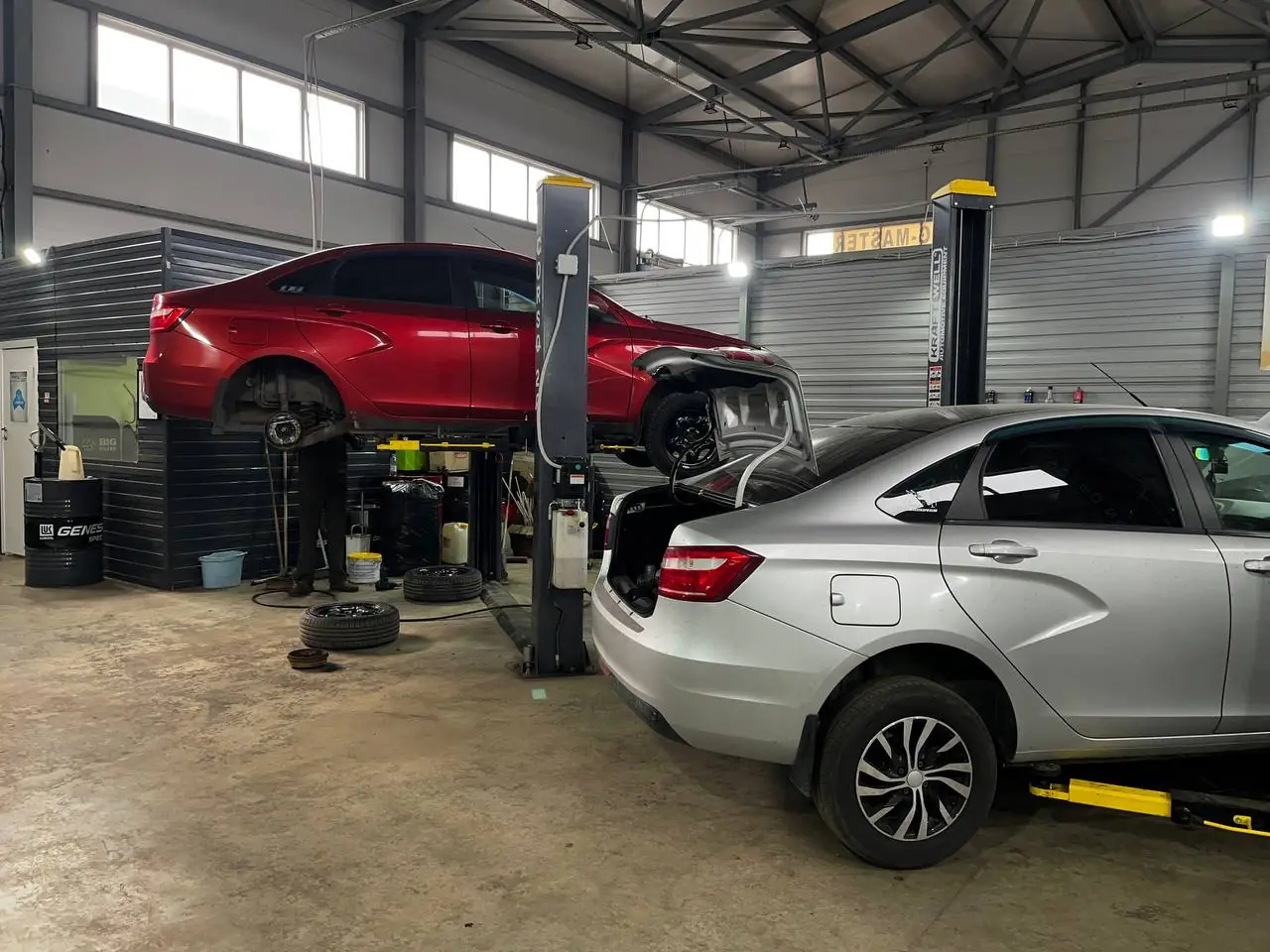 Ремонт Lada Vesta на подъёмнике в DS Сервис